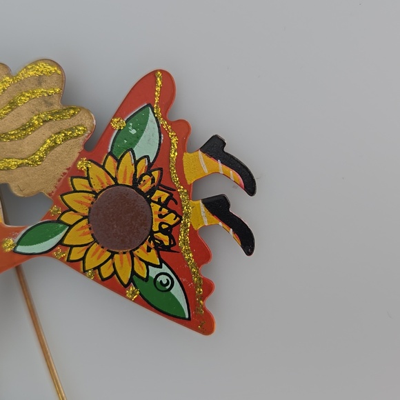 Fanciful Flights "Gardener" Pin - Picture 3 of 5